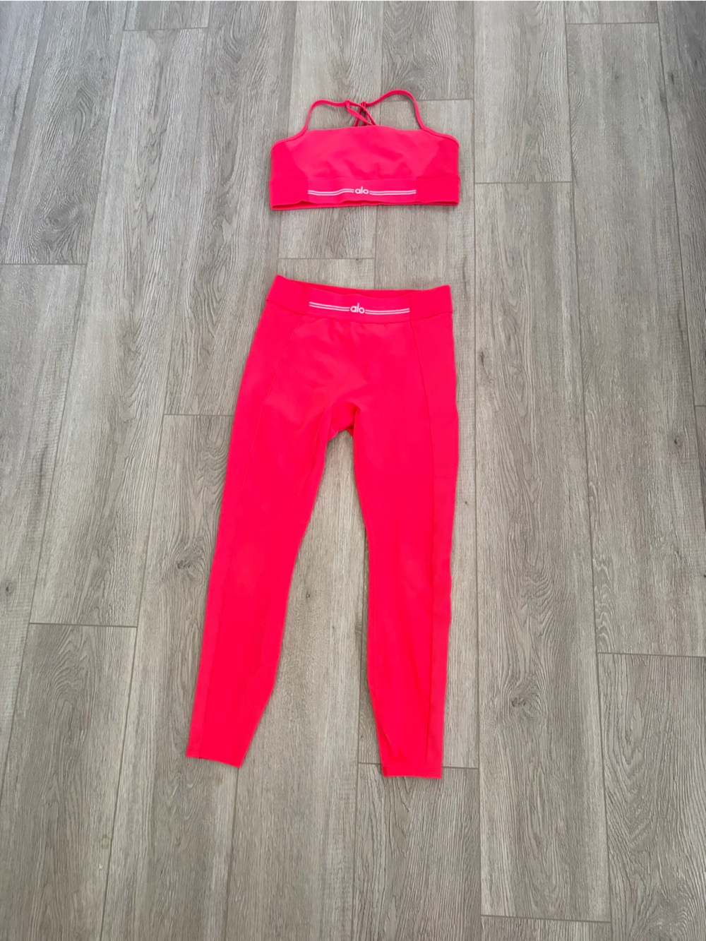 ALO YOGA RELAY SET CANDY RED